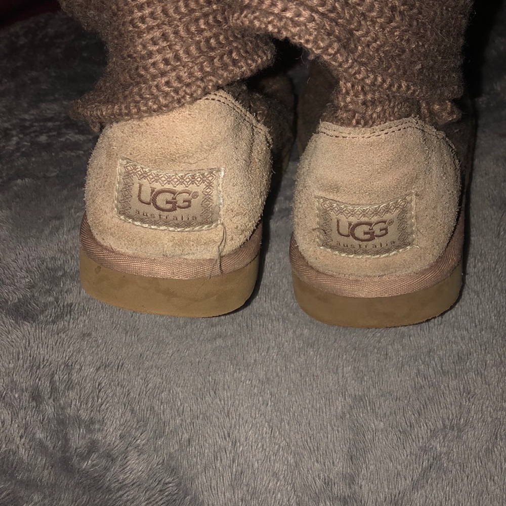 UGGS - Picture 4 of 6